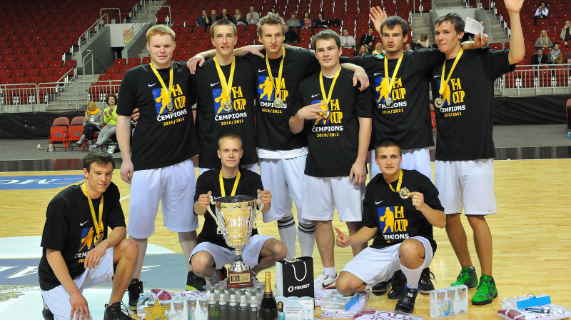 2011. gada YA CUP čempioni - BK "Dolāri" 
Foto: Romualds Vambuts, Sportacentrs.com