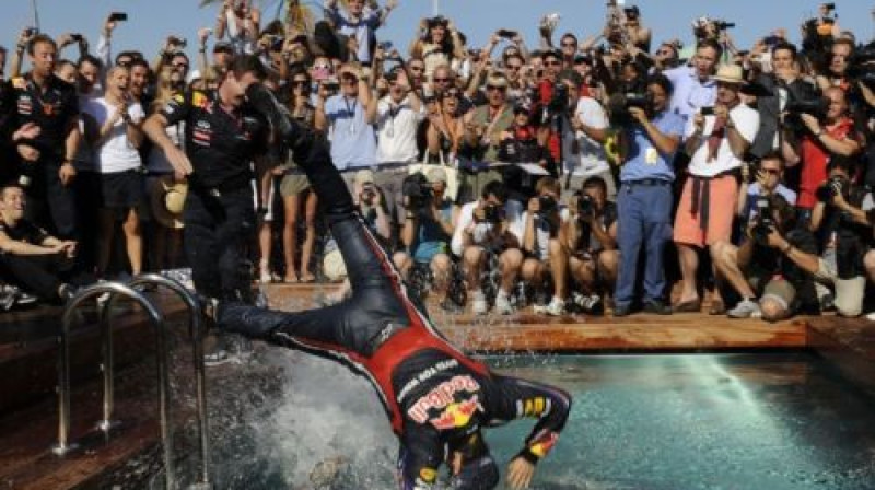 Sebastians Fetels un "Red Bull" līksmo
Foto: AFP/Scanpix