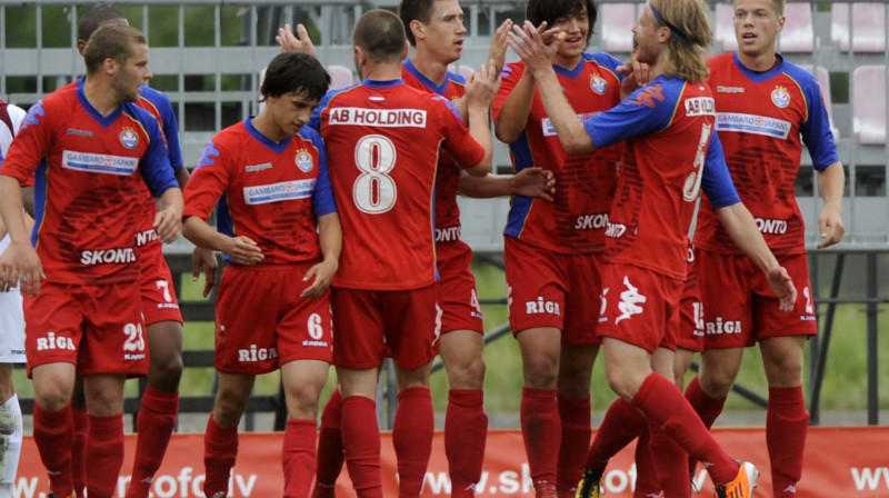 "Skonto" futbolisti
Foto: Romāns Kokšarovs, Sporta Avīze, f64