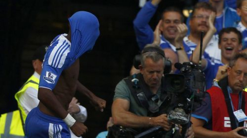 Nikolā Anelkā atzīmē gūtos vārtus spēlē pret "West Brom"
Foto: Reuters/Scanpix