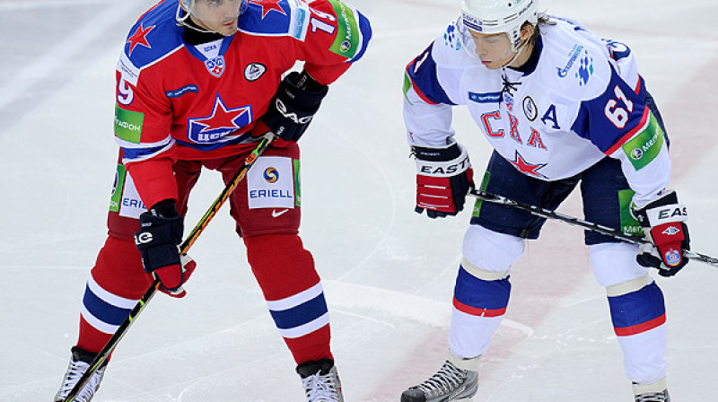 Aleksejs Jašins (no kreisās)
Foto: cska-hockey.ru