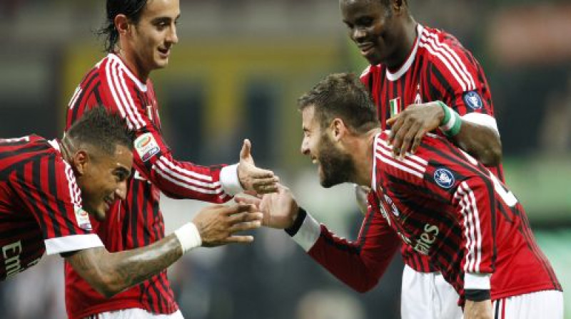 ''Milan'' futbolisti atzīmē vārtu guvumu
Foto: AP/Scanpix