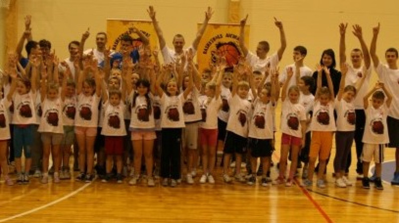 Swedbank Basketbols aicina Saldū.
Foto: Romualds Vambuts