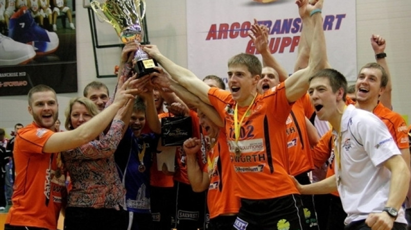 "Tartu Pere leib" komanda pēc triumfa "Schenker" līgā
Foto: sport.err.ee