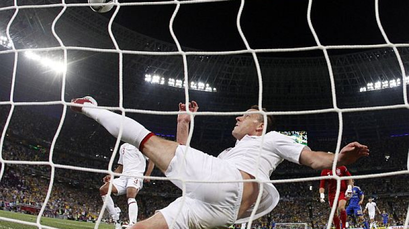 Džons Terijs glābj Angliju un... izmaina futbola noteikumus?

Foto: AP/Scanpix