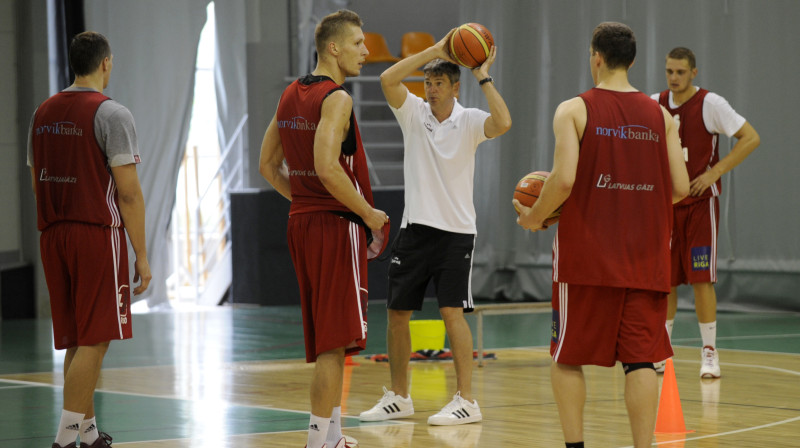 Latvijas izlase pēc smagām treniņu nedēļām aizvadīs pirmo pārbaudes spēli 
Foto: Romāns Kokšarovs, Sporta Avīze, f64