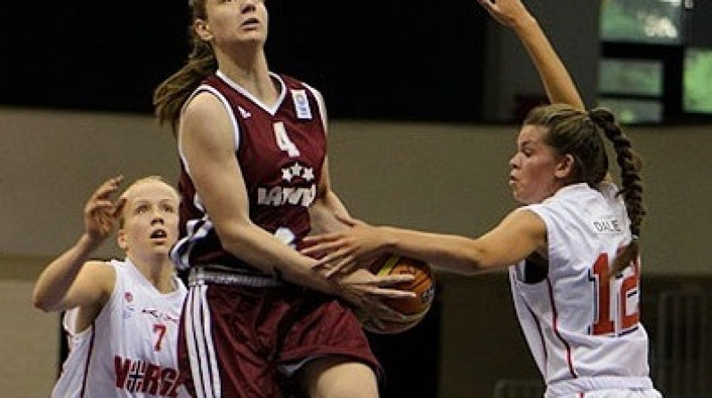 Paula Strautmane pagarinājumā guva sešus no deviņiem Latvijas punktiem
Foto: www.fibaeurope.com