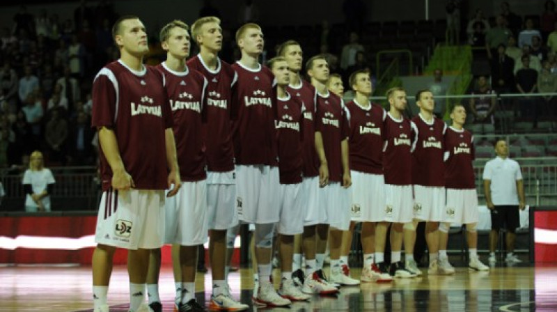 Latvijas valstsvienība: otrdien Rumānijā izšķirošā cīņa par ceļazīmi uz Eiropas čempionāta finālturnīru.
Foto: basket.lv