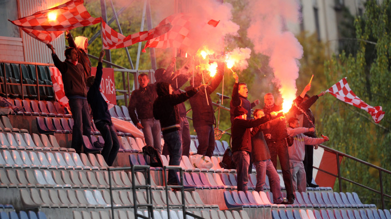 Rīgas "Skonto" līdzjutēji šogad bijuši gan vieni no skaļākajiem, gan vieni no izturīgākajiem savas komandas atbalstītājiem! Foto: Romāns Kokšarovs, "f64/Photo agency"