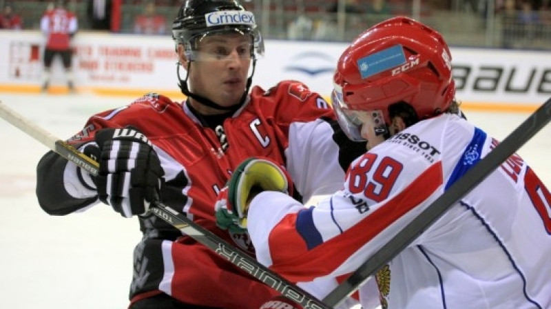 Latvijas izlases kapteinis Georgijs Pujacs vakar cīnījās vareni
Foto: lhf.lv