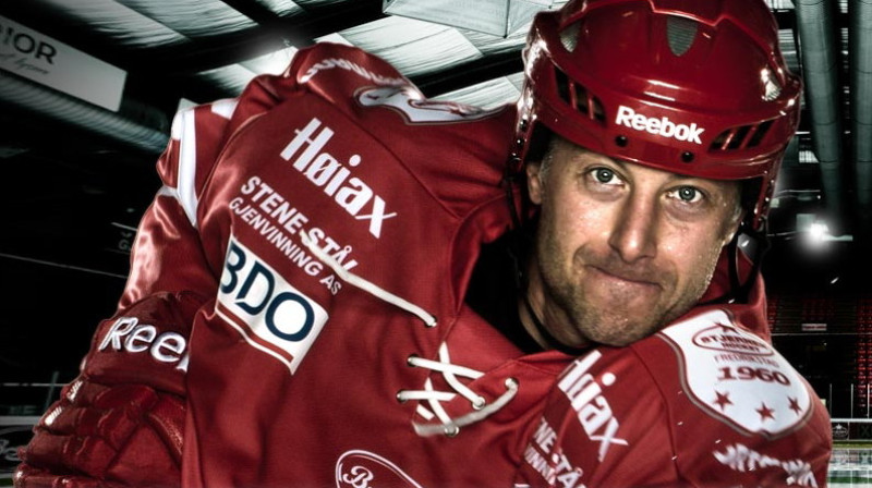 Aleksandrs Macijevskis kā Stjernen Hockey galvenais metējs. Foto: stjernen.no
