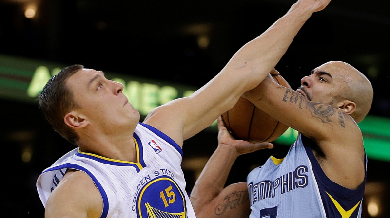 Andris Biedriņš aizsardzībā
Foto: AP/Scanpix