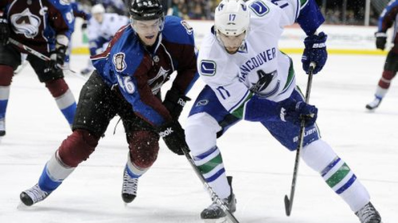 Stefans Eliots ("Avalanche") un Raiens Keslers ("Canucks")
Foto:AP/Scanpix