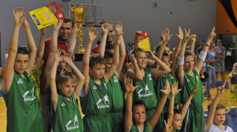 Ķeizarmežs/RSC Sarkandaugava: Dumle kausa ieguvēji U11 grupā.
Foto: Romualds Vambuts