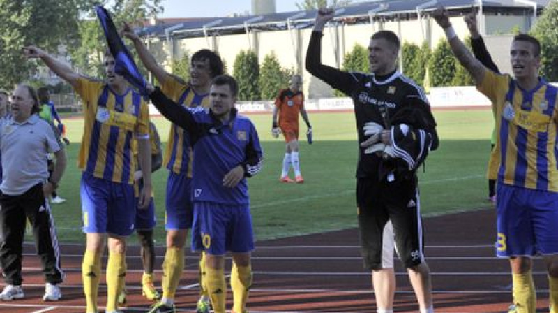 "Ventspils" pēc uzvaras pār "Jeunesse" pasakās līdzjutējiem
Foto: Romāns Kokšarovs, Sporta Avīze, f64