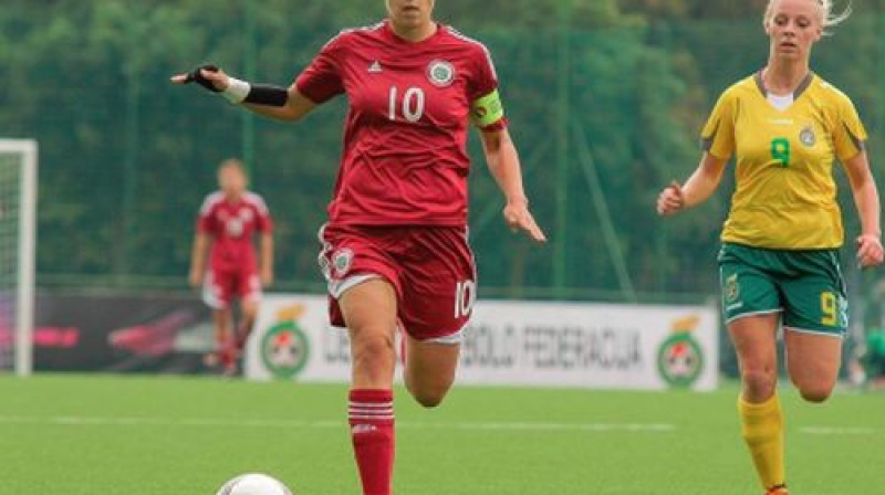 Latvijas izlases kapteine Anastasija Ročāne pret Lietuvu
Foto: Lietuvas Futbola federācija