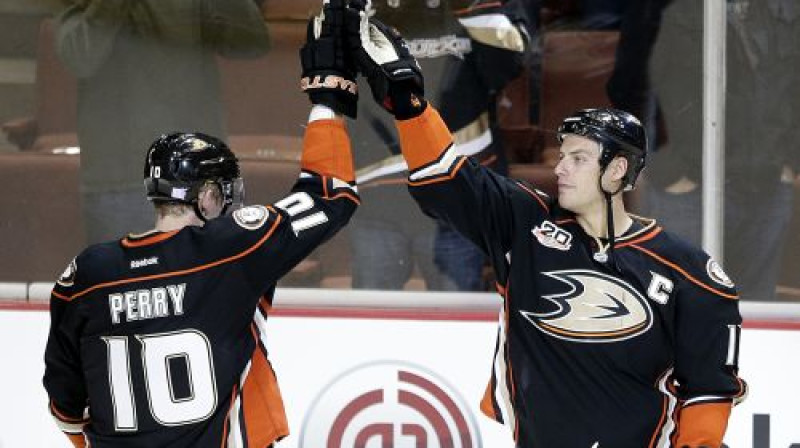 "Ducks" uzbrukuma līderi Korijs Perijs un Raiens Geclafs
Foto:AP/Scanpix