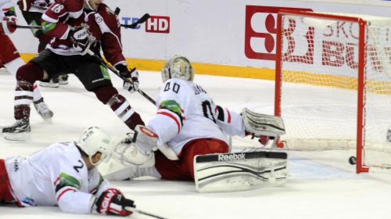 Kails Vilsons gūst vārtus pret Jekaterinburgas "Avtomobilist"
Foto: Romāns Kokšarovs, Sporta Avīze, f64