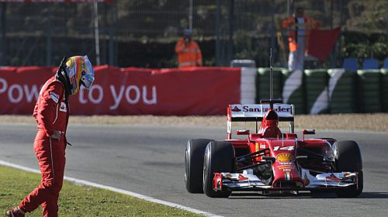 Arī Alonso bija spiests piestāt trases malā
Foto: TT NYHETSBYRN/Scanpix