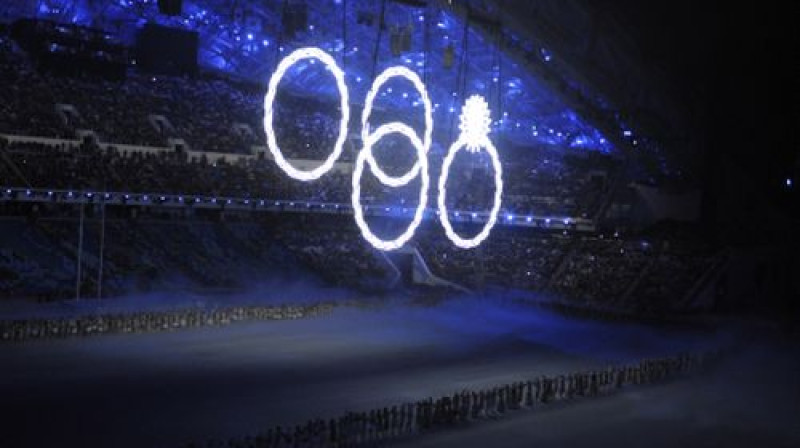 Pieci olimpiskie apļi, no kuriem atklāšanas ceremonijā viens "ieķērās"
Foto:Romāns Kokšarovs/F64