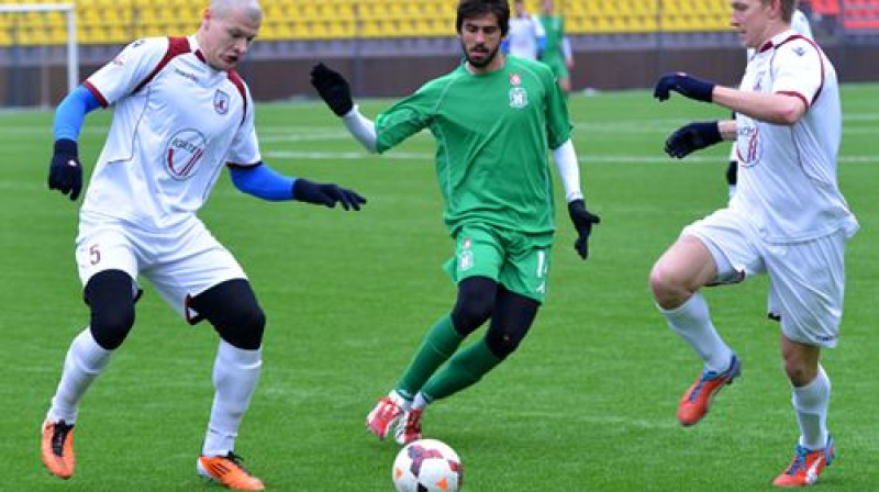 "Jelgavas" spēlētāji cenšas apturēt "Žalgira" uzbrukumu
Foto:zalgiris-vilnius.lt