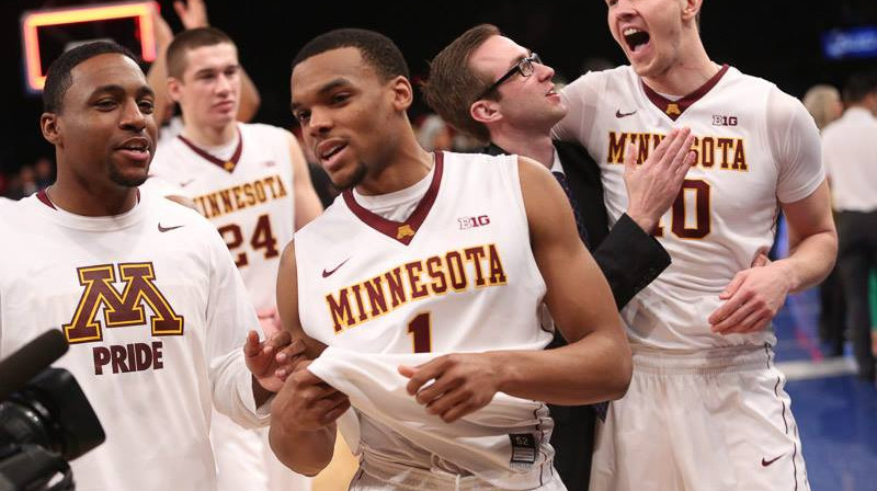 Oto Ošenieks "Madison Square Garden" līksmo par uzvaru
Foto: Golden Gophers