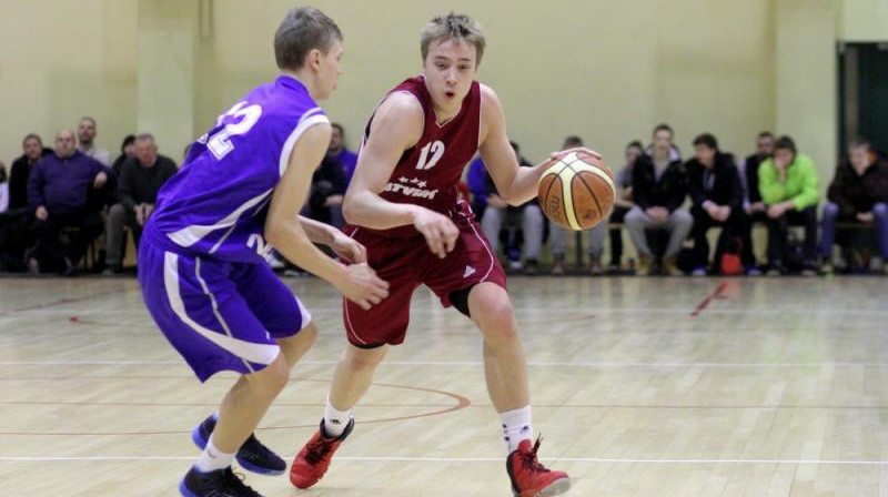 Artūrs Strautiņš spēlē pret Somiju
Foto: www.basket.ee