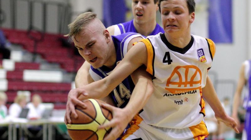 Rendijs Feikners un U18 izlase: laba spēku pārbaude Baltijas kausa izcīņā Tallinā.
Foto: basket.ee