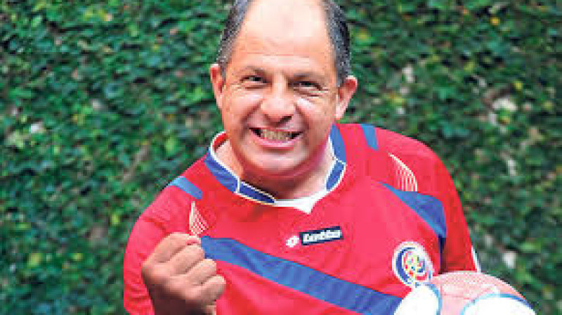 Kostarikas prezidents Luiss Giljermo Soliss ir liels futbola izlases līdzjutējs.