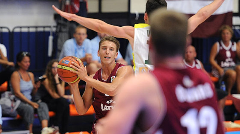 Artūrs Grīnbergs un Latvijas U18 izlase: trešdien izšķirošā cīņa par vietu Eiropas čempionāta ceturtdaļfinālā.
Foto: FIBAEurope.com