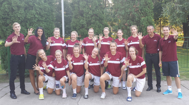 Latvijas U16 izlases meitenes: 5.vieta Eiropas kadetu čempionātā.
Foto: basket.lv