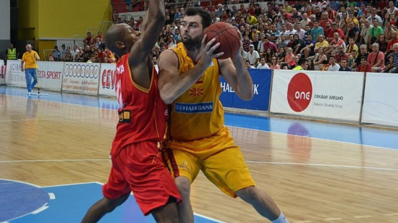 Bojans Trajkovskis pret Baltkrieviju iemeta 4 no 5 tālmetieniem
Foto: www.fibaeurope.com