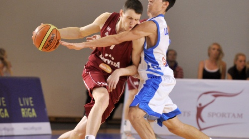 Rodions Kurucs ar bumbu
Foto: Romāns Kokšarovs, Sporta Avīze, f64