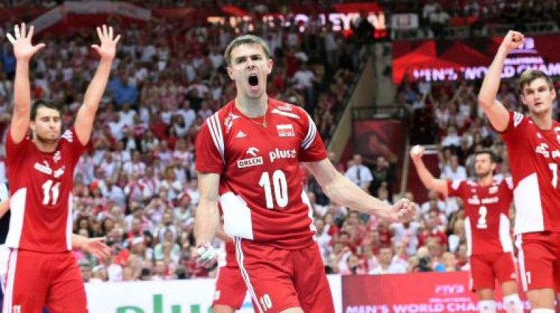 Mariušs Vlazlijs un Polijas izlase uzvaras priekā
Foto: FIVB