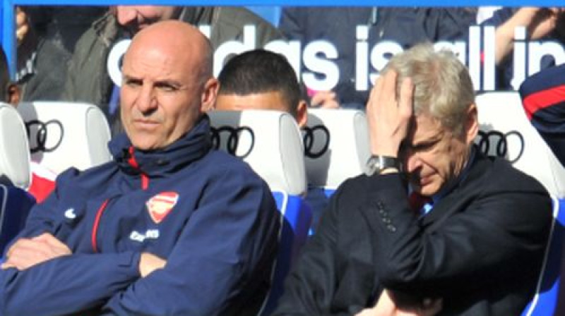 Arsēns Vengers (pa labi) iepriekšējā spēlē "Stamford Bridge" stadionā
Foto: AFP/Scanpix