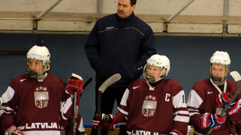 Ēriks Miļuns un Latvijas U-18 hokeja izlase
Foto: Rolands Bošs