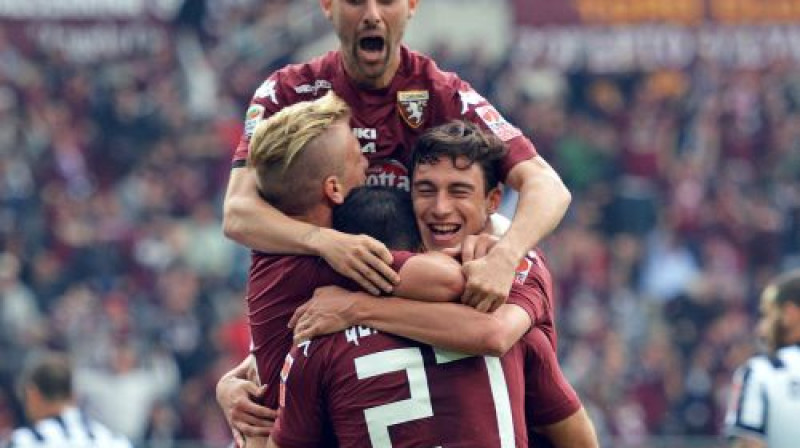 "Torino" futbolisti apsveic Fabio Kvaljarelu
Foto: AP/Scanpix