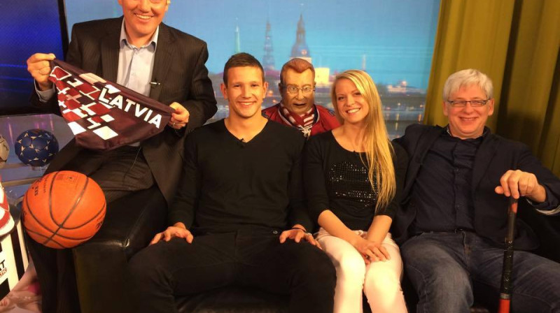 Jānis Šaltāns un Aļona Ribakova "Overtime TV" 
Foto: Latvijas Peldēšanas federācija