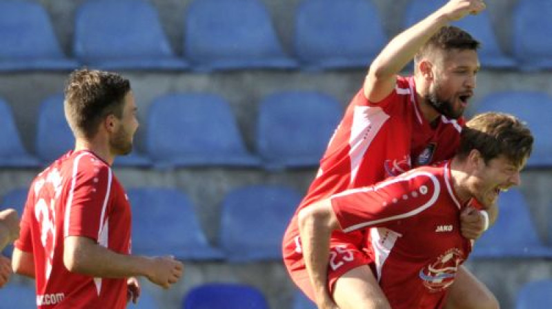 "Skonto" futbolisti atzīmē vārtu guvumu pret "Liepāju"
Foto: Romāns Kokšarovs/F64