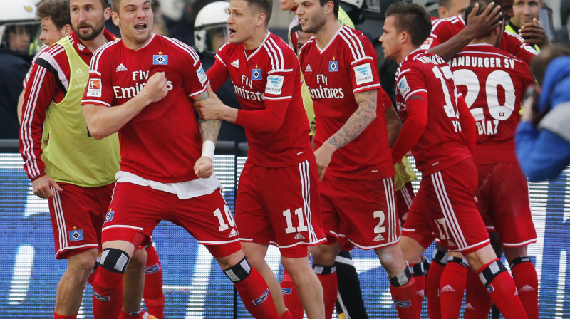 "Hamburger SV" spēlētāji priecājas pēc uzvaras spēlē
Foto: TT NYHETSBYRÅN/Scanpix