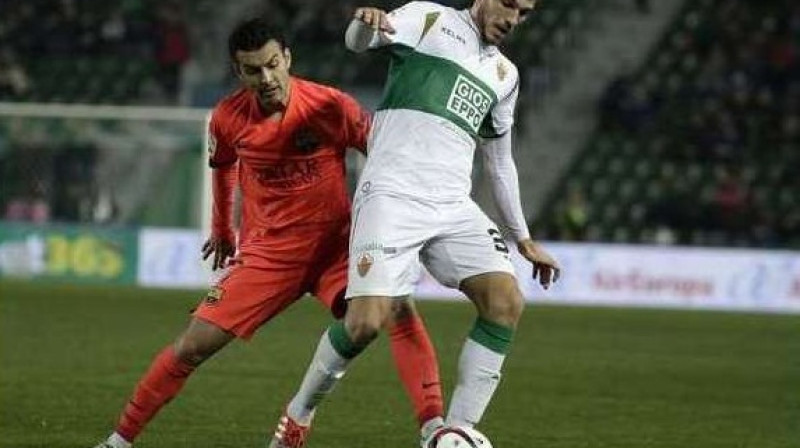 "Elche" vienības čīliešu futbolists Enco Roko (pa labi)
Foto: AFP/Scanpix