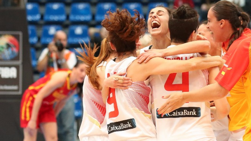 Spānietes līksmo par iekļūšanu pusfinālā
Foto: eurobasketwomen2015.com