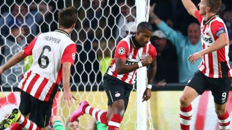 PSV spēlētāji pēc uzvaras vārtu guvuma
Foto: AP/Scanpix