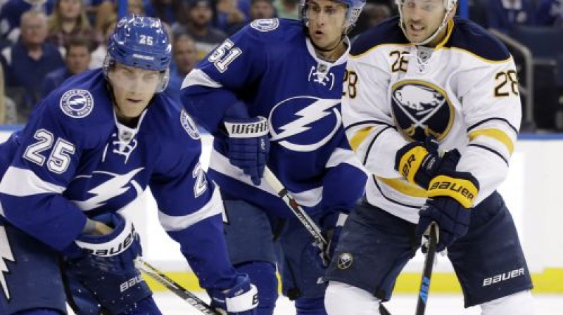 Zemgus Girgensons pret "Lightning"
Foto: AP/Scanpix