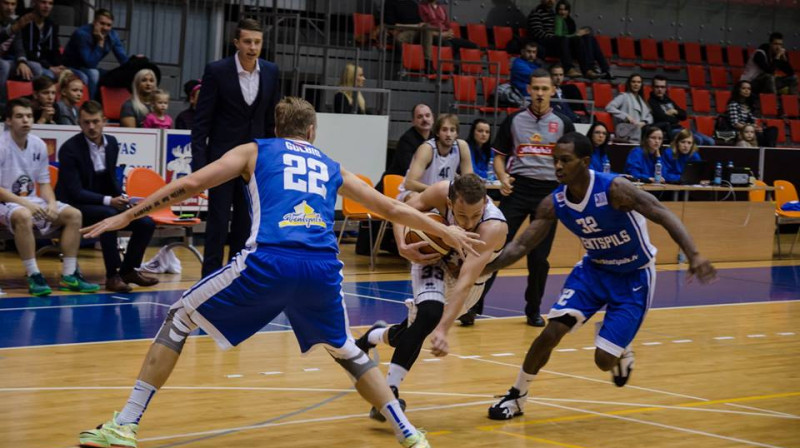 Abu komandu pirmajā mačā Jelgavā BK Ventspils tikai pēdējā ceturtdaļā nodrošināja sev uzvaru.

foto: www.bkjelgava.lv