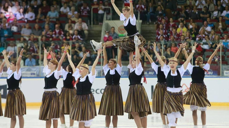 Mūsu sinhronās daiļslidošanas komanda 
Foto: “Latvijas Sinhronās slidošanas attīstībai”