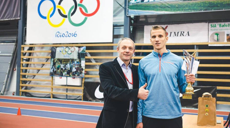 Latvijas rekordists 300m telpās Jānis Leitis un Latvijas Vieglatlētikas savienības prezidents Guntis Zālītis
Foto: Guntis Bērziņš