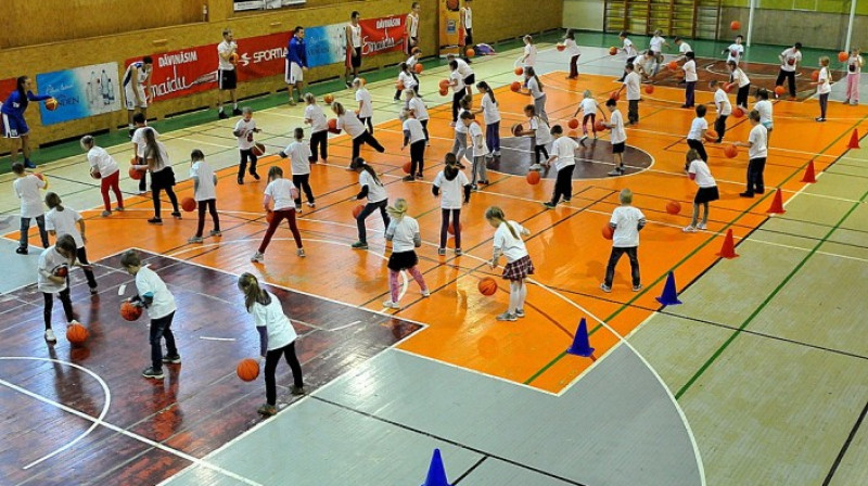 "Basketbols aicina" nodarbība.
Foto: Romualds Vambuts
