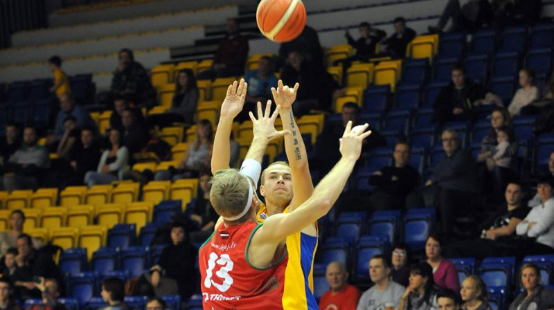 Abu komandu iepriekšējā spēlē Māris Gulbis 22 punktus guva metot ar 100% precizitāti – 2p 5/5, 3p 3/3, 1p 3/3.

foto: bkventspils