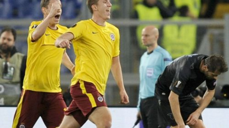 Prāgas "Sparta" futbolisti atzīmē vārtu guvumu
Foto: :LaPresse/Scanpix